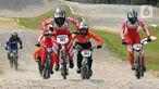 Pembalap beraksi saat final kejuaraan internasional sepeda BMX Indonesia Cup 2023 seri 3 nomor Men Elite di Jakarta International BMX Track, Minggu (23/7/2023). Kejuaraan ini diikuti 150 peserta dari dalam dan luar negeri. (merdeka.com/Imam Buhori)