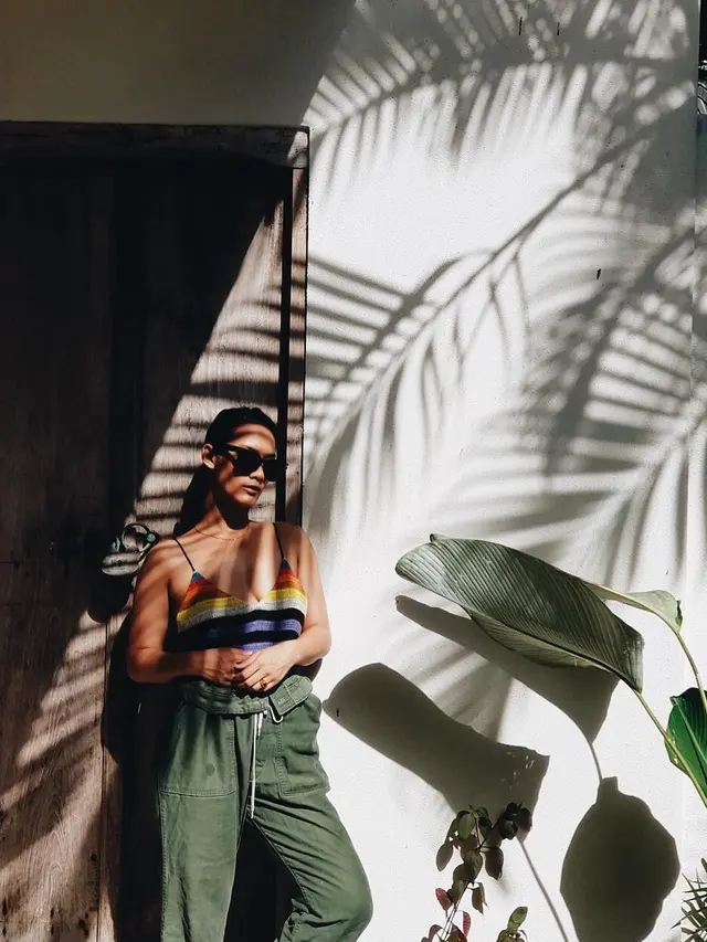 [Bintang] Sensual Eksotis, Ini 5 Outfit Liburan Seru Ala Tara Basro yang Super Fresh