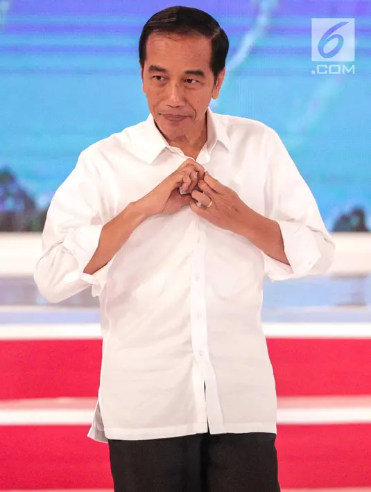 Capres No urut 01, Joko Widodo usai debat kedua Pilpres 2019 yang mengusung di Hotel Sultan, Jakarta, Minggu (17/2). Debat bertema energi, pangan, infrastruktur, SDA, dan lingkungan hidup. (Liputan6.com/Faizal Fanani)