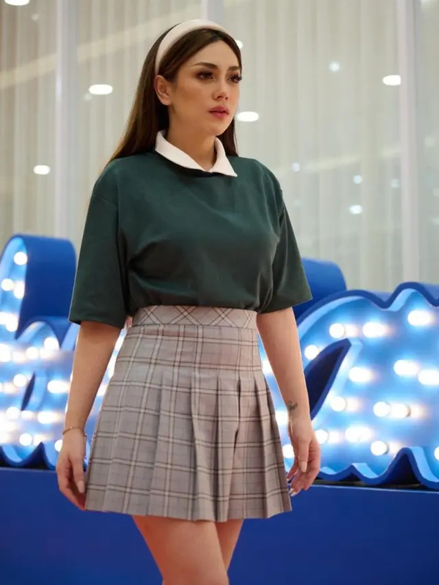 Celine Evangelista sudah punya empat anak, tapi masih seperti ABG