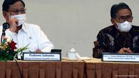 Menhan Prabowo menandatangani kerja sama teknologi pertahanan dengan UGM Yogyakarta. (Setjen Kemhan)