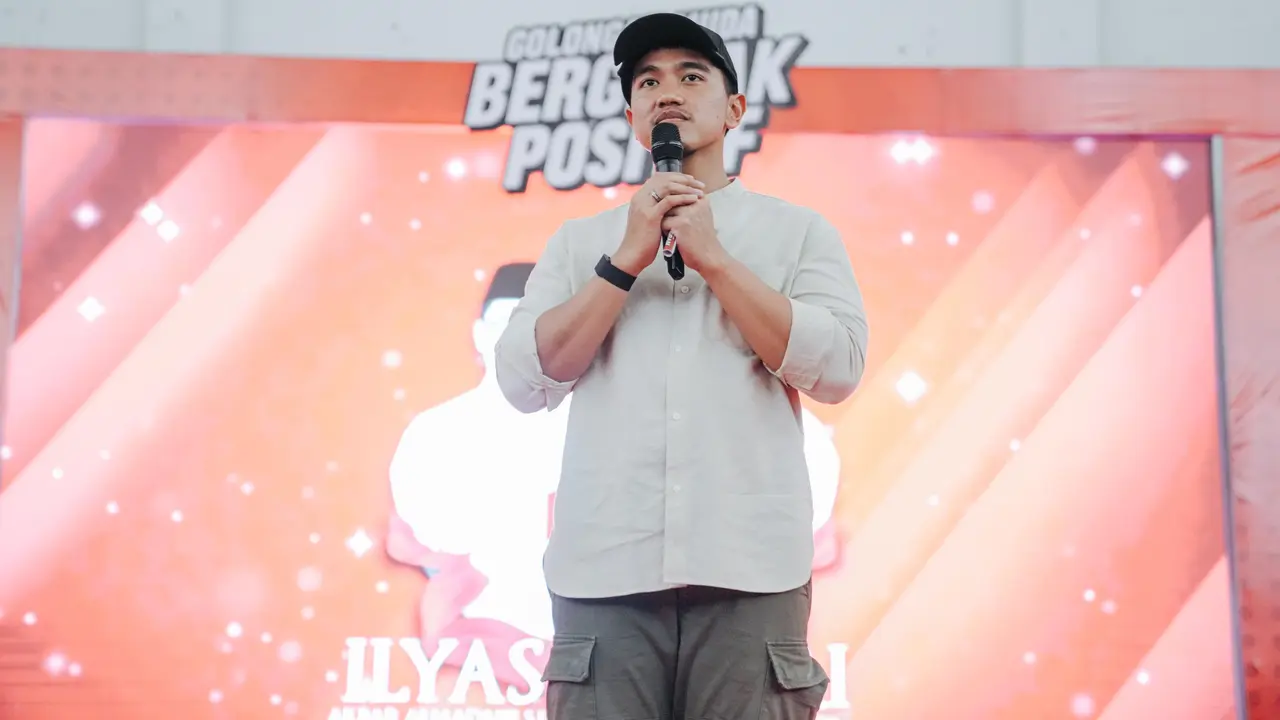 Ketua Umum (Ketum) PSI Kaesang Pangarep hadiri deklarasi dukungan Calon Bupati dan Wakil Bupati Kabupaten Karanganyar, Ilyas Akbar Almadani-Tri Haryadi di Gedung Teater Bhinneka Tunggal Ika Kabupaten Karanganyar.