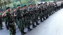Pasukan TNI saat mengikuti apel kesiapan pelaksanaan Asian Games 2018 di lingkar luar Stadion Utama GBK, Jakarta, Senin (4/6). Apel dipimpin Sekjen INASGOC, Eris Herryanto dan diikuti semua unsur terkait. (Liputan6.com/Helmi Fithriansyah)