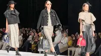 Joy Bag Buttonscarves Mejeng di Runway Garis Poetih Raya 2025