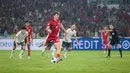 Pemain Timnas Indonesia, Jay Idzes mencetak gol melalui tendangan penalti dalam laga lanjutan putaran ketiga Kualifikasi Piala Dunia 2026 melawan China di Stadion Utama Gelora Bung Karno (SUGBK), Senayan, Jakarta, Selasa (05/06/2025). (Bola.com/Bagaskara Lazuardi)