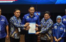 FOTO: Momen AHY Serahkan Surat Rekomendasi Partai Demokrat untuk Puluhan Bakal Calon Kepala Daerah di Pilkada 2024