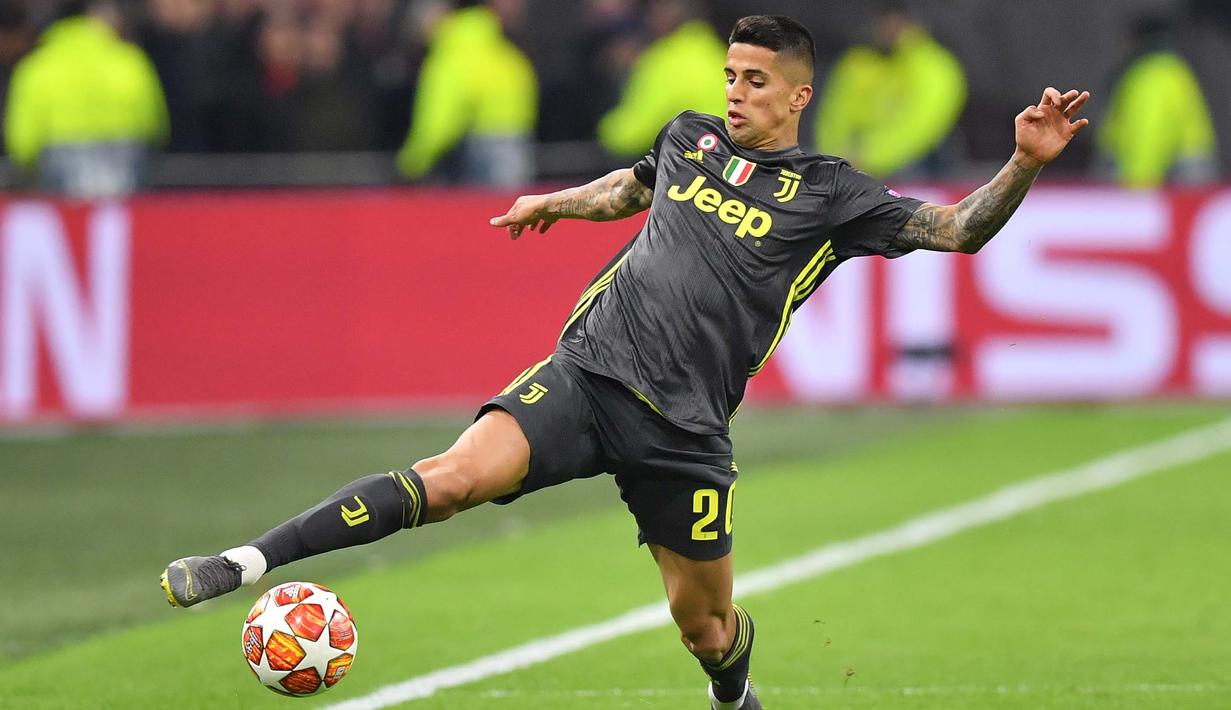 2. Joao Cancelo (Bek Kanan) - Dari Juventus ke Manchester City dengan harga 65 juta euro. (AFP/Emmanuel Dunand)