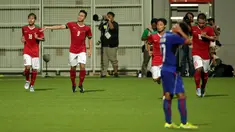 Penyerang timnas Indonesia U-23, Muchlis Hadi Ning Syaifulloh (kedua kiri) melakukan selebrasi usai mencetak gol ke gawang Kamboja pada laga lanjutan Grup A Sea Games 2015 di Stadion Jalan Besar, Singapura, (6/6/2015). (Liputan6.com/Helmi Fithriansyah)