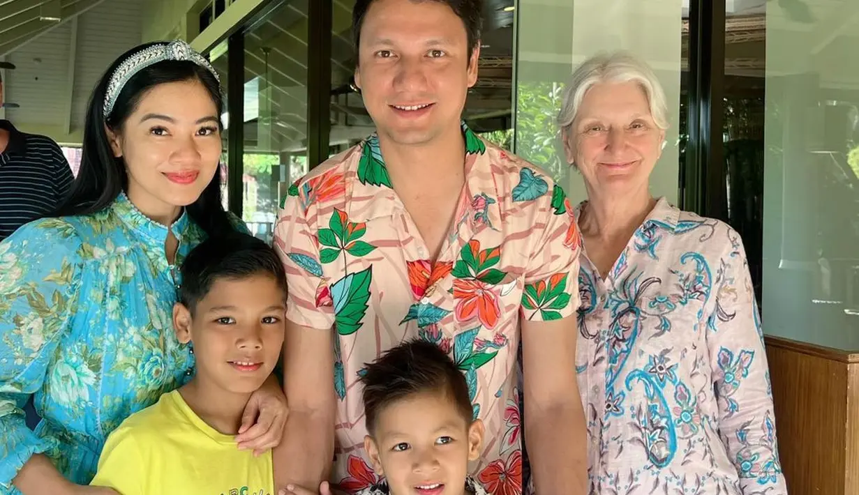 Kai Attar Sugiono  merupakan anak bungsu pasangan romantis ini. Kai ultah ke-6 pada hari ini, 5 Desember 2023. [Instagram.com/titi_kamall]