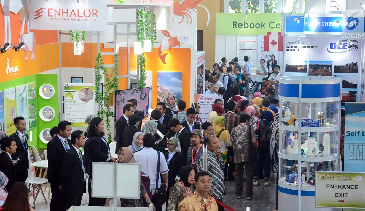 Pengunjung memadati pameran Indo Livestock Expo & Forum 2019 di Surabaya, Jawa Timur, Rabu (3/7/2019). Pameran yang berlangsung tanggal 3 - 5 Juli 2019 menampilkan Industri peternakan hewan, pakan ternak dan perikanan yang diikuti 250 peserta dari 25 negara. (Liputan6.com/HO/Iwan)