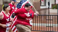 Derek Mitchell adalah seorang pelari maraton asal Kansas City, Amerika Serikat yang memiliki berat badan sekitar 625 pound atau 250 kg.