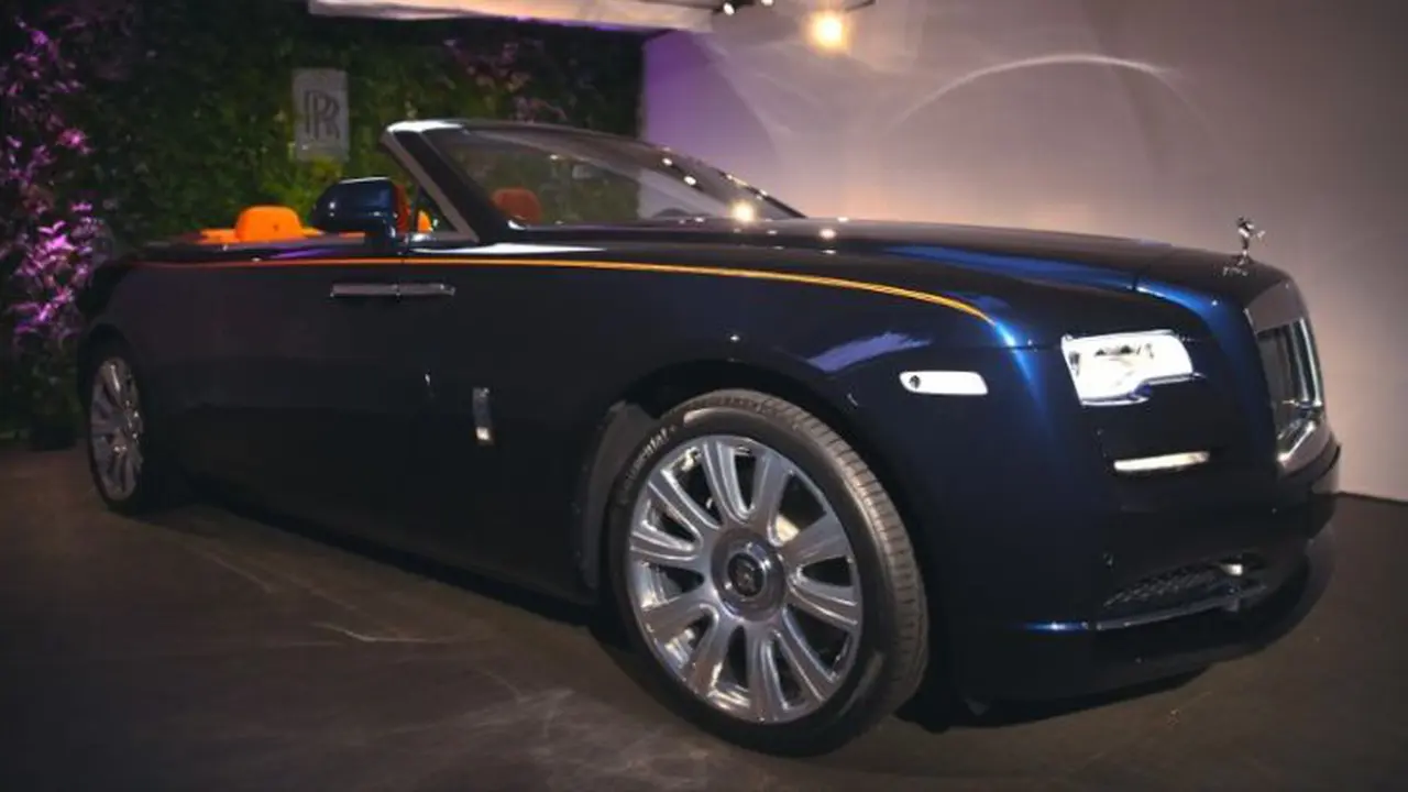 Dawn Jadi Mobil Terseksi Rolls Royce Saat Ini