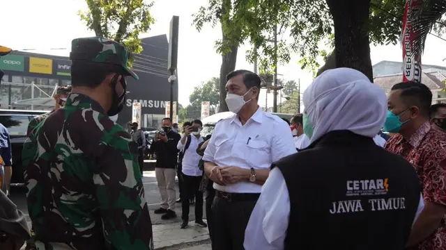 Menko Marves Luhut B Pandjaitan mengunjungi fasilitas Isolasi Terpusat (Isoter) dan sentra vaksinasi di Malang dan Kota Batu, Jumat (13/8/2021).