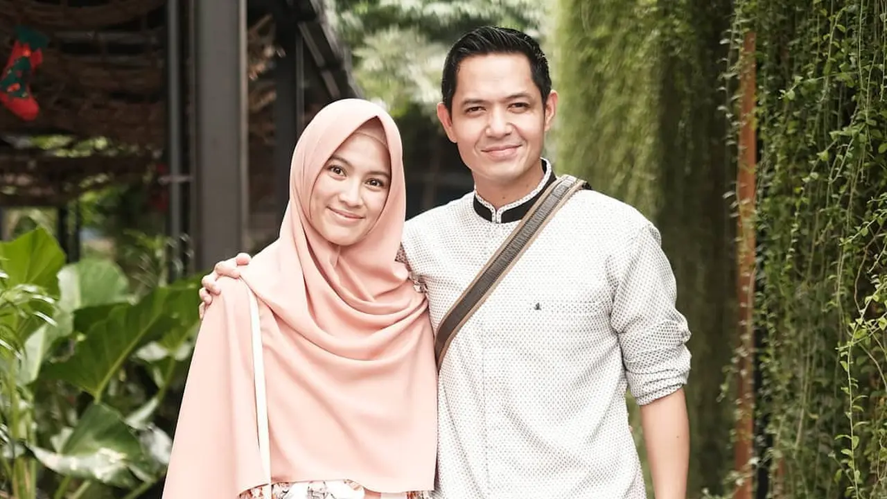 [Fimela] Dude Harlino dan Alyssa Soebandono