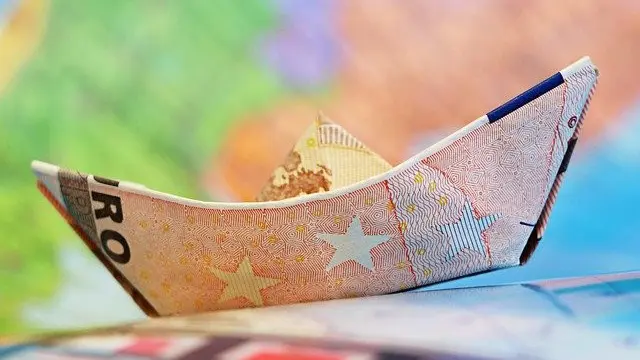 Ilustrasi uang (Image by klimkin from Pixabay)