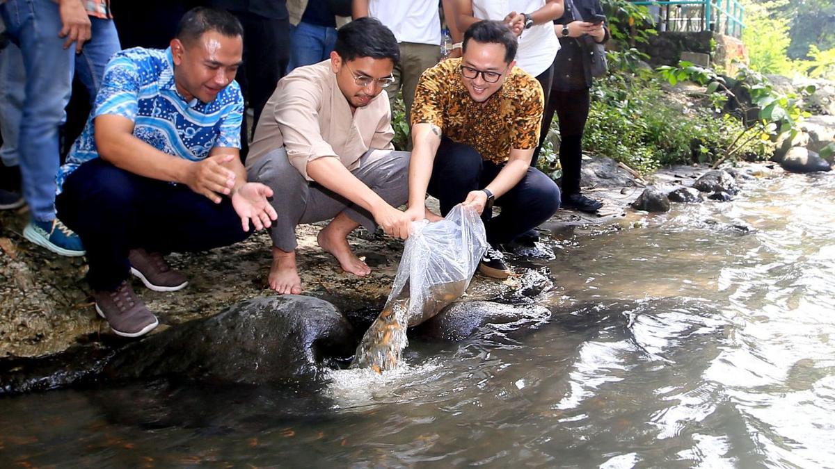 6 Potret Gusti Bhre Kunjungi DAS Pusur di Klaten, Ingatkan Menjaga Lingkungan Bagian dari Budaya