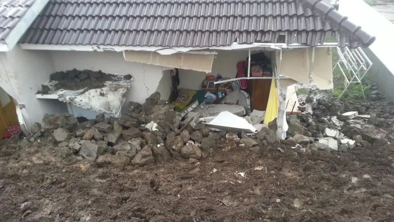 Longsor Jebol Dinding Rumah Kos, Mahasiswi Brawijaya Tewas