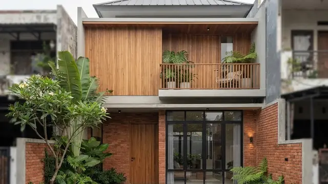 Rumah Dua Lantai dengan Fasad Kayu dan Bata Merah