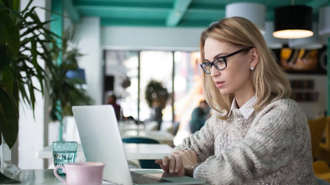 Kacamata baca (iStock)