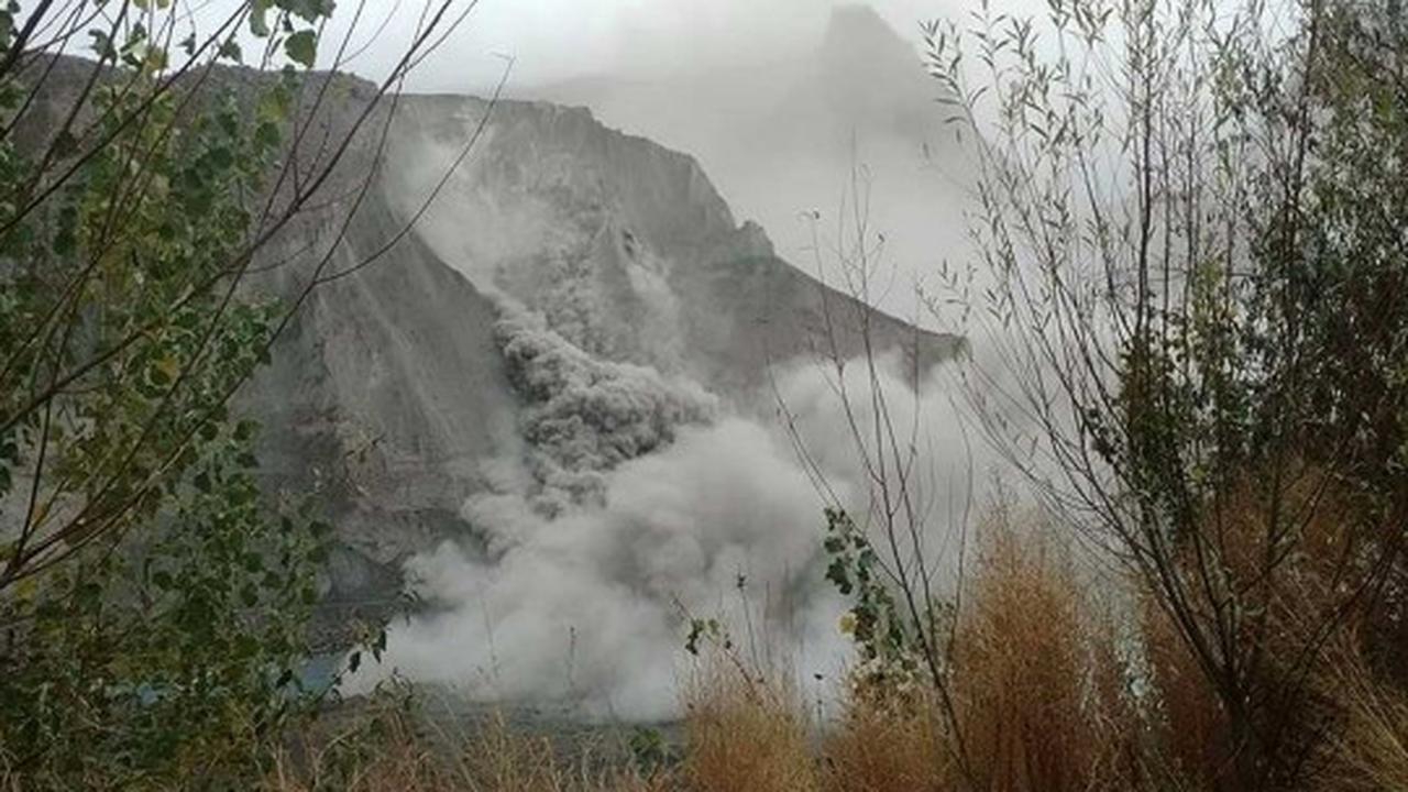 Kerusakan parah akibat gempa 7,7 SR di Pakistan dan Afghanistan
