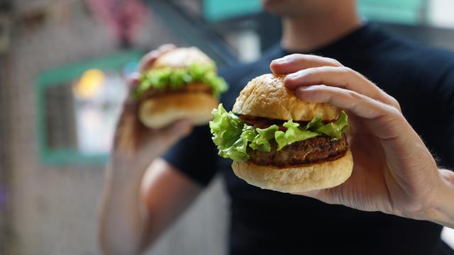 Ilustrasi makanan berlebihan