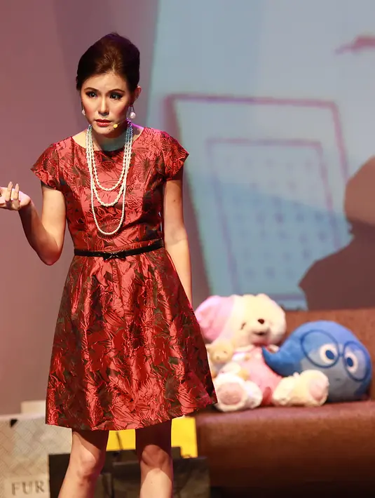 Selain Olga Lydia, teater '#3Perempuan' juga melibatkan Happy Salma, Inayah Wahid, serta Dewa Budjana. (Deki Prayoga/Bintang.com)