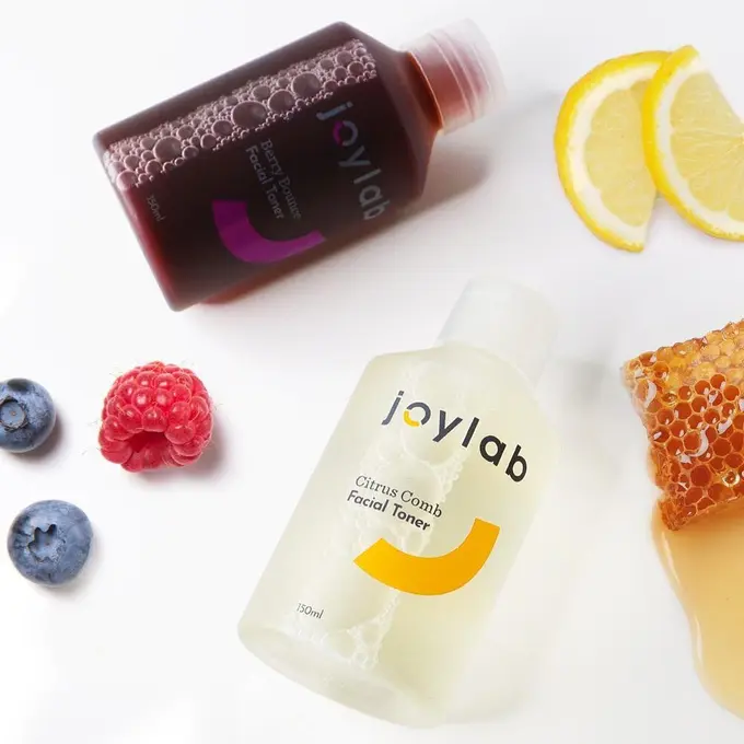 Lawan Tanda Penuaan dan Mencerahkan Kulit dengan Toner Ekstrak Berry dan Citrus