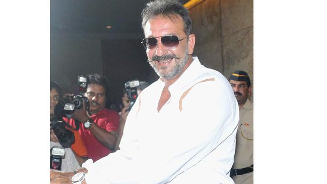 Dapat Cuti Tahanan Sanjay Dutt Nonton Film Terbaru Aamir Khan Showbiz Liputan6 Com Undergoing rapid transformations in his body structure to better embody the variegated characters in his energetic films, aamir has. cuti tahanan sanjay dutt nonton film