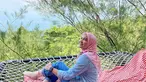 Mengawali karier sebagai model model, Intan Nuraini pernah mengikuti ajang pemilihan GADIS Sampul pada tahun 2001. Dari sinilah, model yang mempunyai lesung pipit ini mengembangkan sayapnya di dunia akting hingga tarik suara. (Liputan6.com/IG/intan_nuraini23)