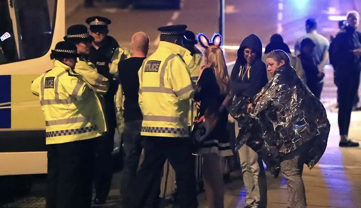 Terlebih pasca kejadian ledakan bom di Manchester itu, dilaporkan bahwa kini pihak kepolisian lebih aktif melakukan kegiatan berpatroli guna menjaga keamanan sekitar rumah Ariana. (AP/Bintang.com)