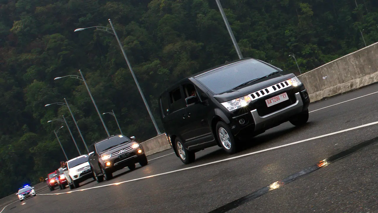 Aksi Mitsubishi Delica Taklukan Jalan Esktrim di Sumatera 