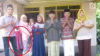 Sebuah penampakan tertangkap kamera pada sebuah foto keluarga.