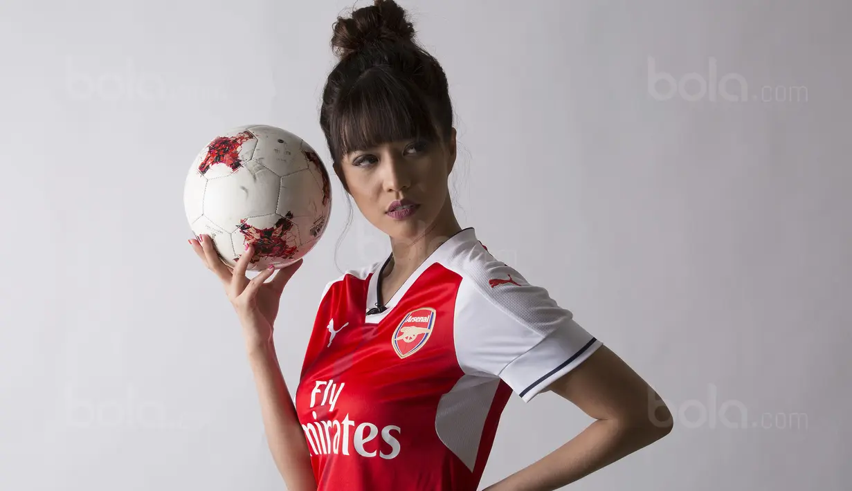 Gaya rambut Giroud adalah salah satu alasan Olivia Fendry kepincut dengan striker Arsenal tersebut. (Bola.com/Peksi Cahyo)