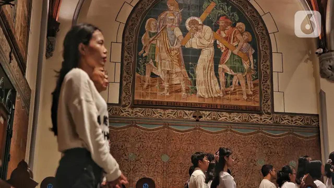 Khidmat, Pelaksanaan Misa Kamis Putih di Gereja Katedral Jakarta