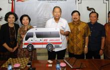 Kawan Lama Foundation donasikan ambulans buat PMI pusat