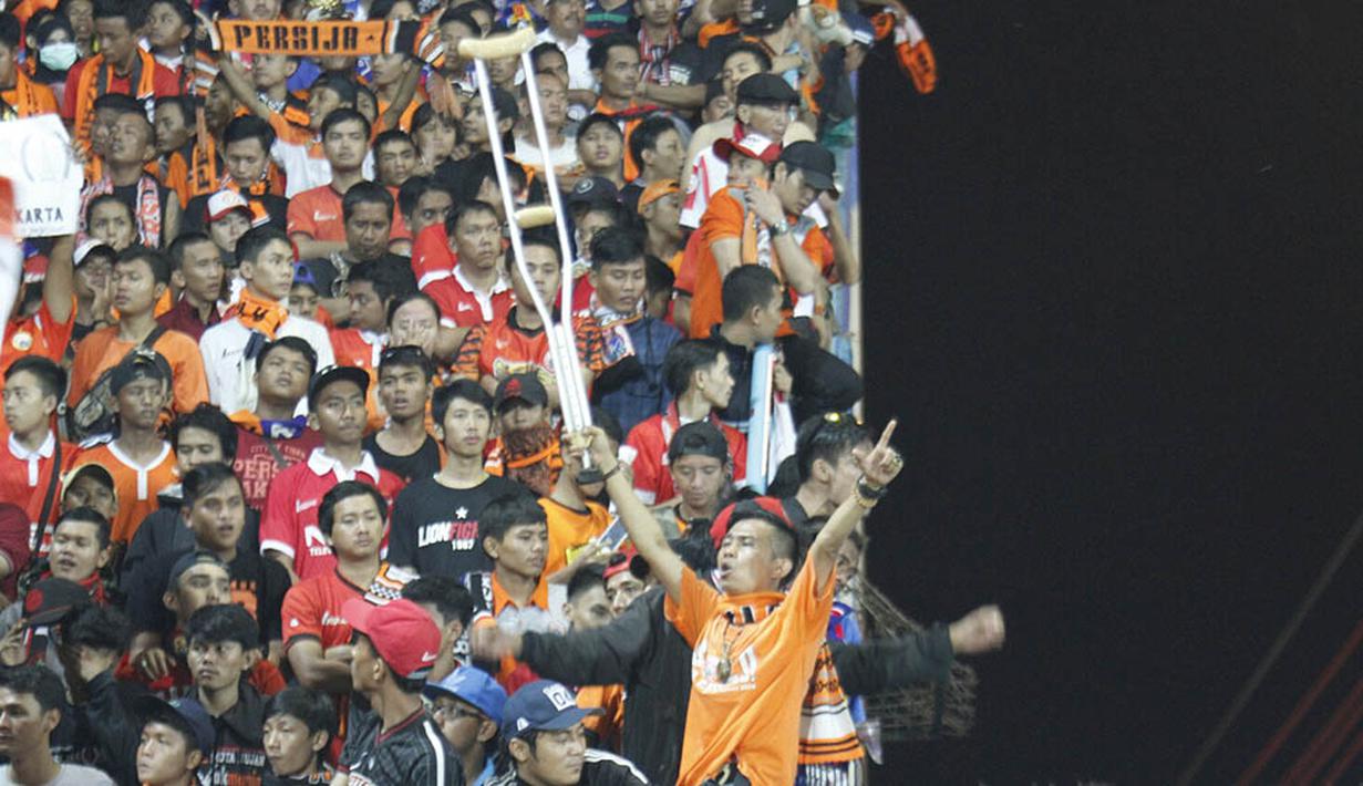 Suasana kemeriahan HUT Persija Jakarta di Stadion Kanjuruhan, Malang, Sabtu (28/11/2015). (Bola.com/Robby Firly) 