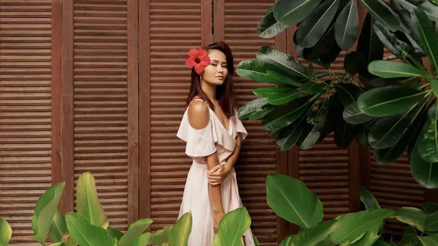 wanita november manipulasi