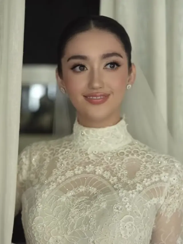 Makeup Ranty Maria saat Resmi Menikah dengan Rayn Wijaya. [@andychunmakeup]