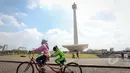 Suasana di kawasan Monas saat libur kenaikan Isa Almasih, Jakarta, Kamis (14/5/2015). Jumlah pengunjung mengalami peningkatan tinggi bertepatan libur kenaikan Isa Almasih. (Liputan6.com/Faizal Fanani)