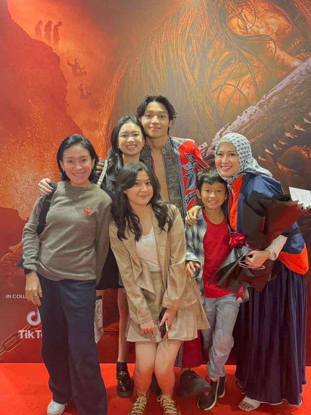 Potret Kiesha Alvaro dan Keluarga (Instagram/@okieagustina_)