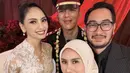 Syahnaz juga hadir mengenakan dress lace berbordir warna biru orange, dipadukan kerudung putih. [@syahnazs]