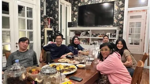 Menu Diet Melly Goeslaw yang Bantu Turunkan Berat Badan Secara Sehat