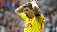 Ekspresi kekecewaan yang diperlihatkan kapten Liverpool, Steven Gerrard
