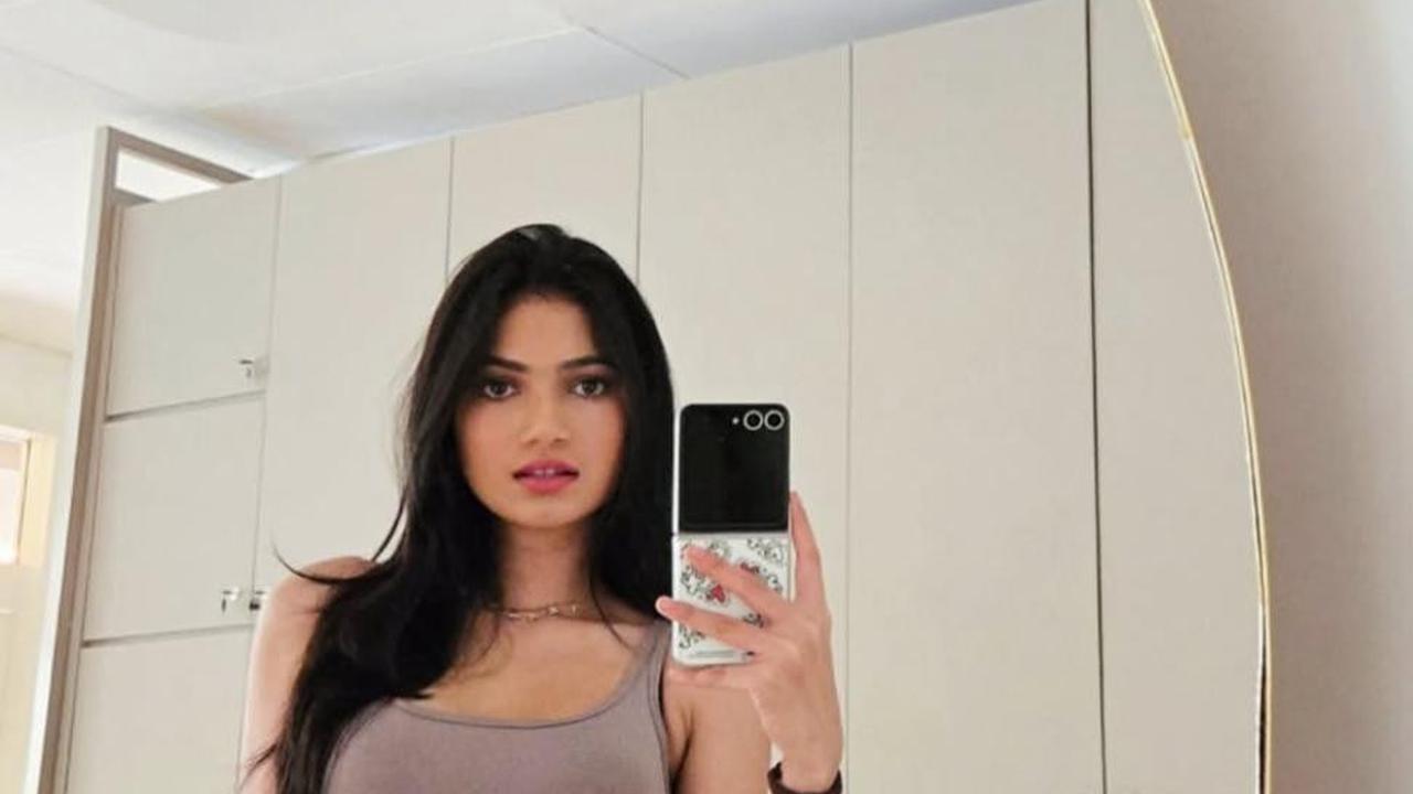 Aura Elegan dan Natural, Ratu Sofya Tampil Stunning di Setiap Potret!