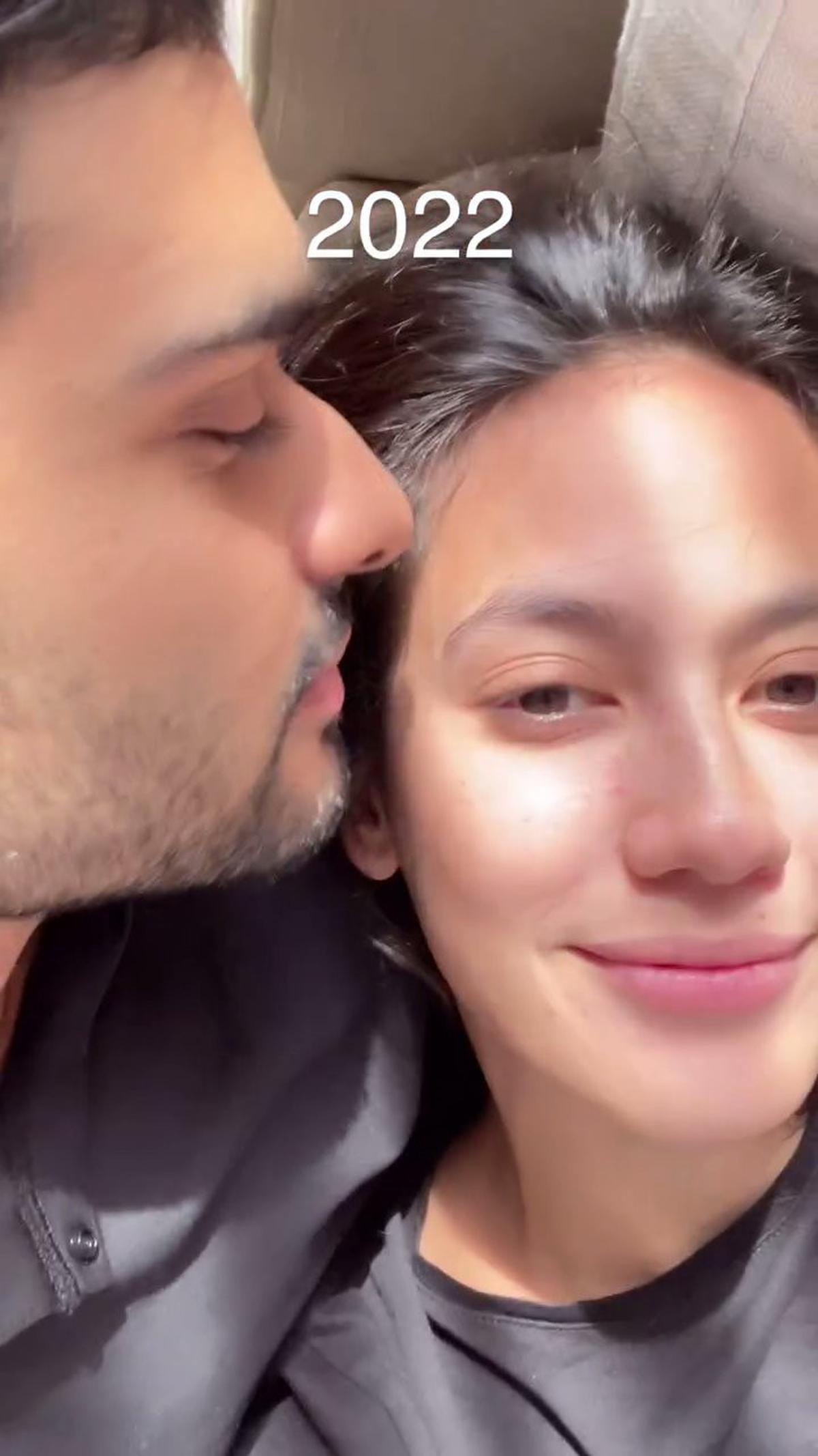 Pevita Pearce Bagikan Perjalanan Cintanya, dari Nangis karena Patah Hati di Tahun 2021 - Bertemu sang Suami di 2022