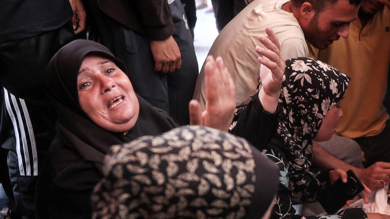 FOTO: Israel Serang RS di Gaza, Empat Jurnalis Tewas