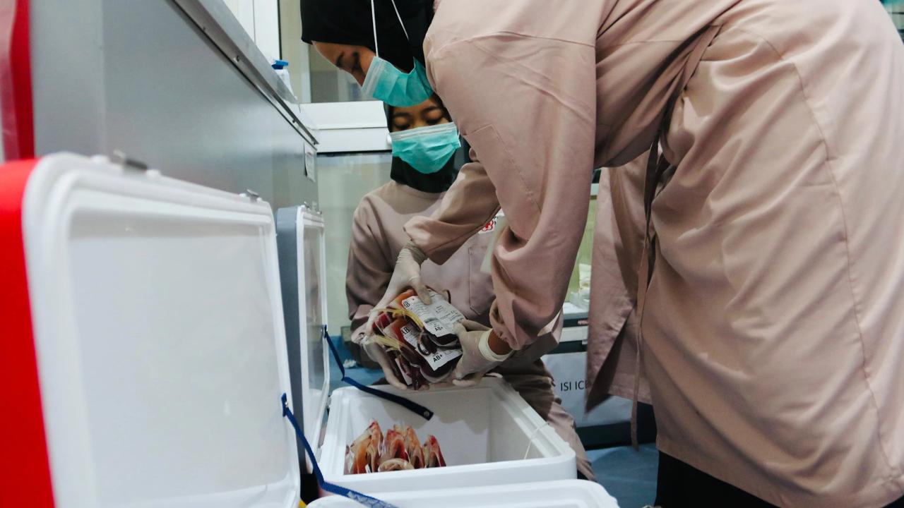 PMI Solo Kirim 500 Kantong Darah untuk Bantu Korban Bencana Sumatera