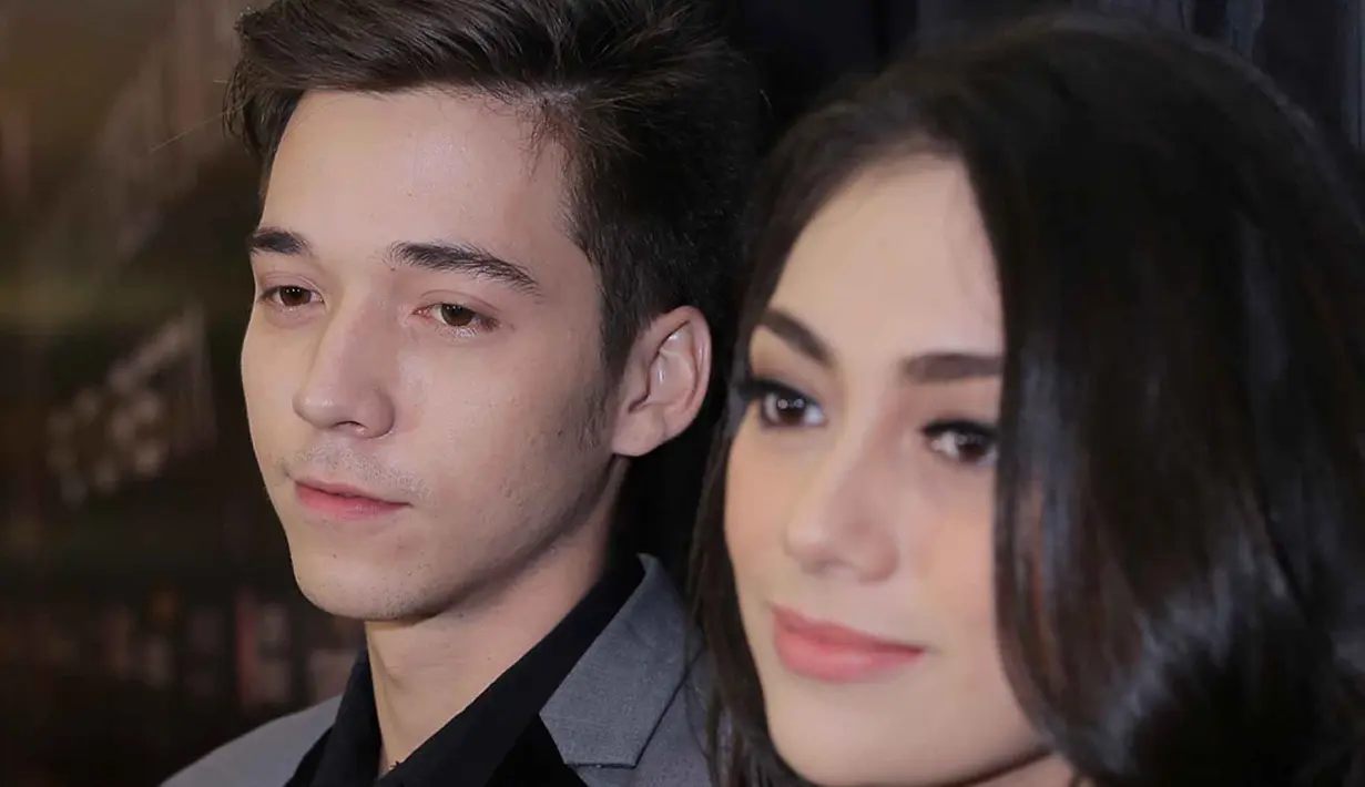 "Ya doain aja lancar semuanya. Agar bisa menjalani semuanya yang terbaik. Kita mau kok secepat mungkin," sambung Celine. (Deki Prayoga/Bintang.com)