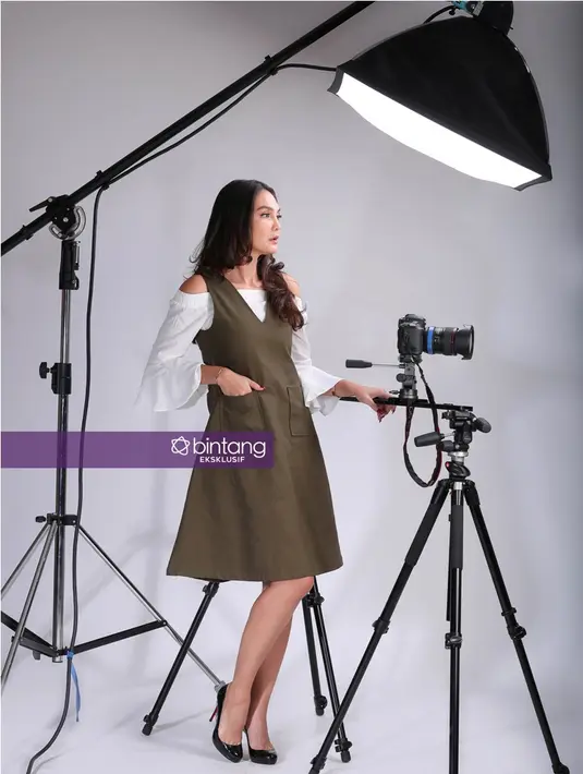 "Kalo dulu adegannya lebih banyak malem, adegan siangnya hampir nggak ada yang kepake. Jadi aku dapet oleh-oleh kena asma di film itu. Aku sempat kena bronkitis dan batuk-batuk juga karena film itu." Ujarnya. (Bambang E. Ros/Bintang.com)