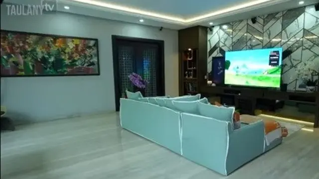 Rossa memperlihatkan kediamannya (YouTube/Taulany TV)